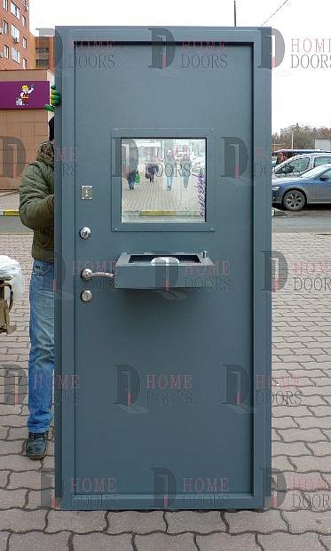 Дверь в кассу с лотком