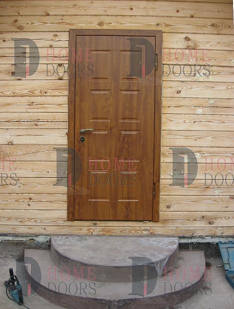 Уличная дверь для дачи